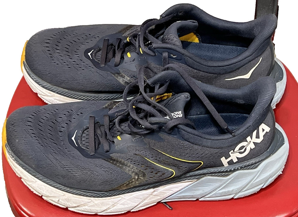 Size 9.5 - Hoka One Arahi 5 Size 9.5 2E Ombre Blue